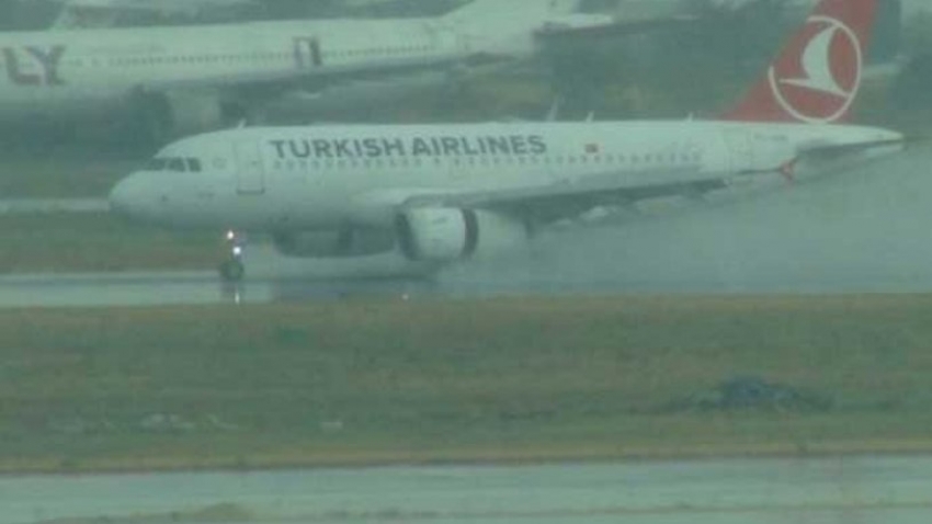 Uçaklar İstanbul’a inemedi!
