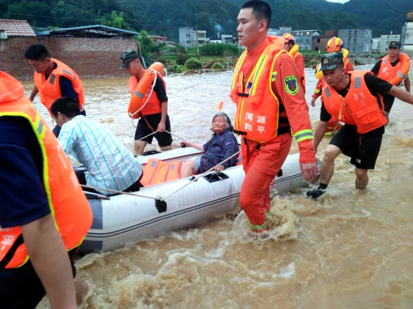 Sel, Çin’i yıkıp geçmeye devam ediyor: 49 ölü