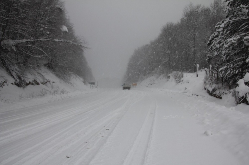 Domaniç’te kar yağışı ulaşımı etkiliyor
