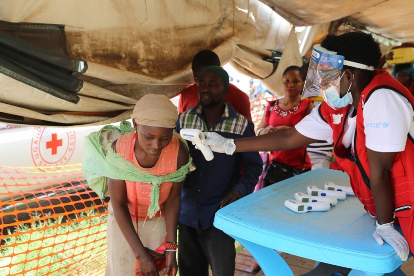 Uganda’ya ebola taşıyan aileden bir kişi daha öldü