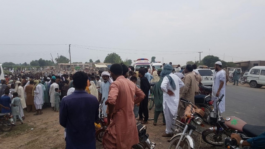 Pakistan’da otobüs ile çekçek çarpıştı: 9 ölü