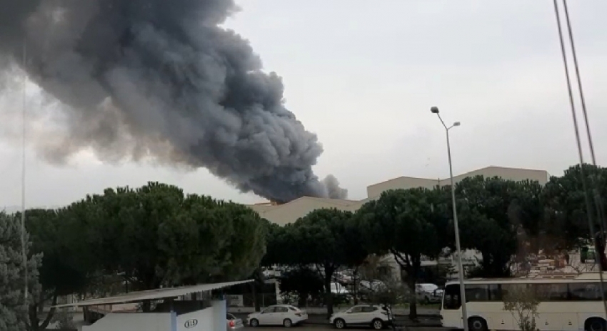 İzmir’de fabrika yangını