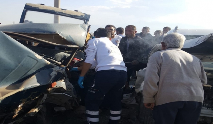 Afyonkarahisar’da trafik kazası: 2 ölü, 3 yaralı