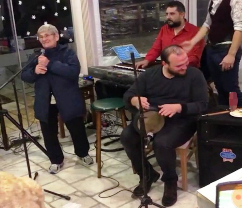 Canan Karatay 2019’a şarkı söyleyerek girdi