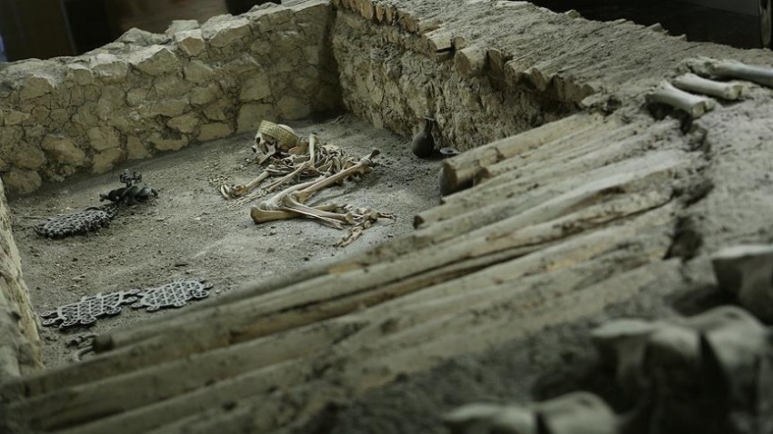4 bin 500 yıllık erkek iskeletlerinde 'halhal' bulundu
