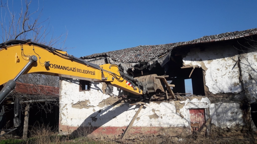 Osmangazi'de metruk binaların yıkımı devam ediyor!