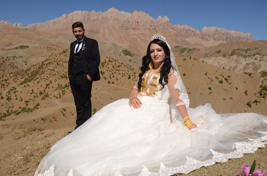 Bu düğün unutulmaz: Terör de bitti, takı değil servet takıldı