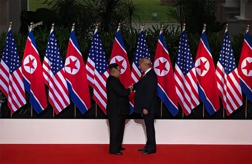 Trump ve Kim buluştu