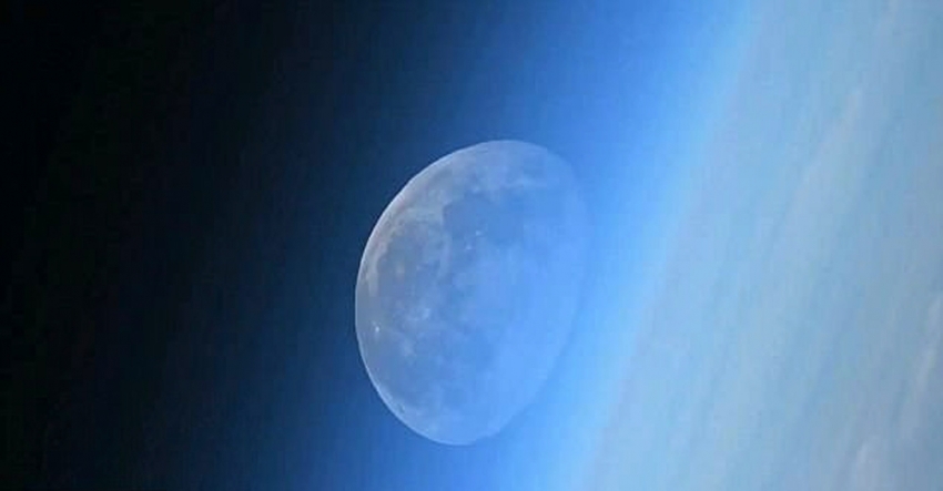 Uzaydan Ay böyle görünüyor