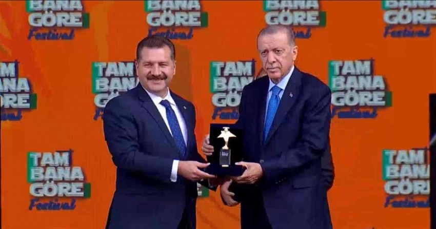 Cumhurbaşkanı Erdoğan’dan Yücel Yılmaz’a Genç Belediye ödülü