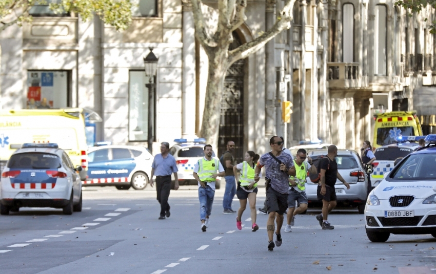 Barselona’da canlı bomba vurularak...