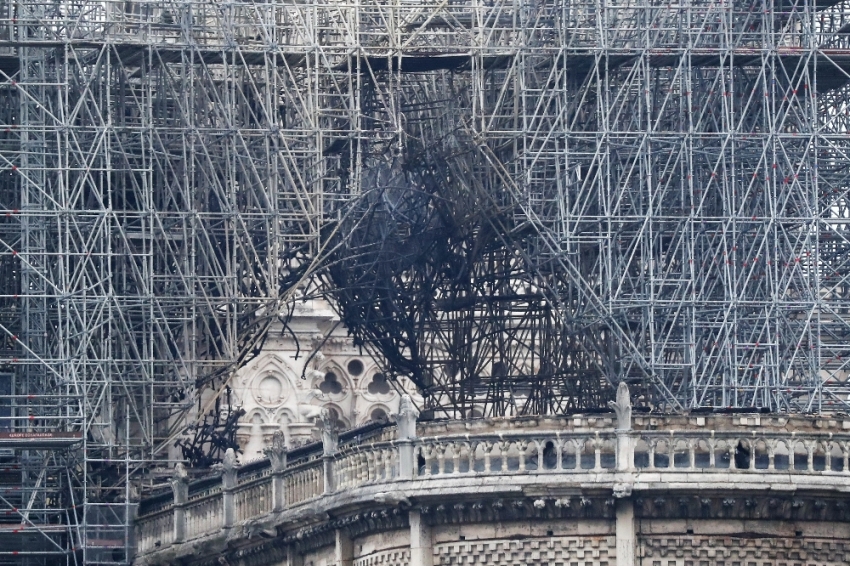 Notre Dame Katedrali’ndeki yangın 8,5 saatte söndürülebildi