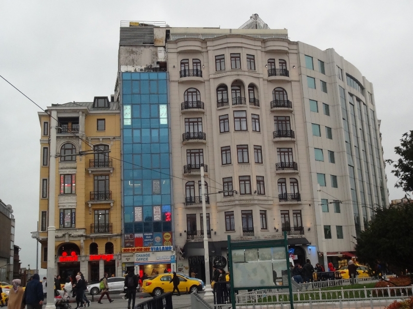 Taksim’de otelde korkunç olay: 1 ölü, 1 yaralı