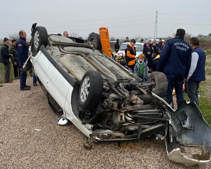 Balıkesir'de trafik kazası: 5 kişi yaralı