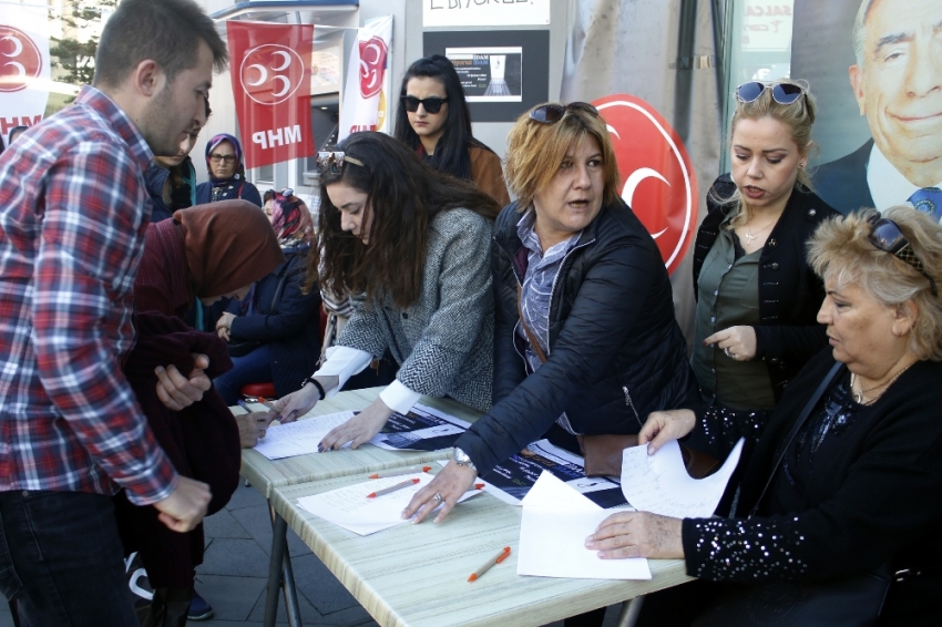 MHP’li kadınlardan imza kampanyası