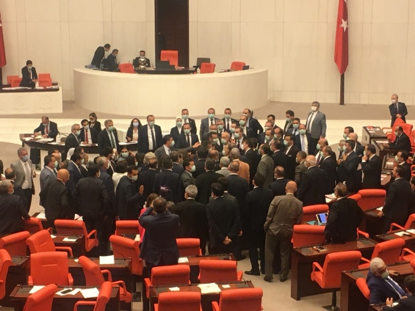 TBMM’de bağımsız İstanbul milletvekili Ahmet Şık’a uyarı cezası
