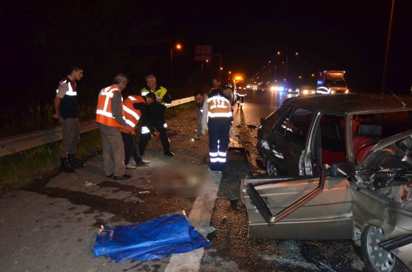 Karayolları ekibine otomobil çarptı: 5 yaralı