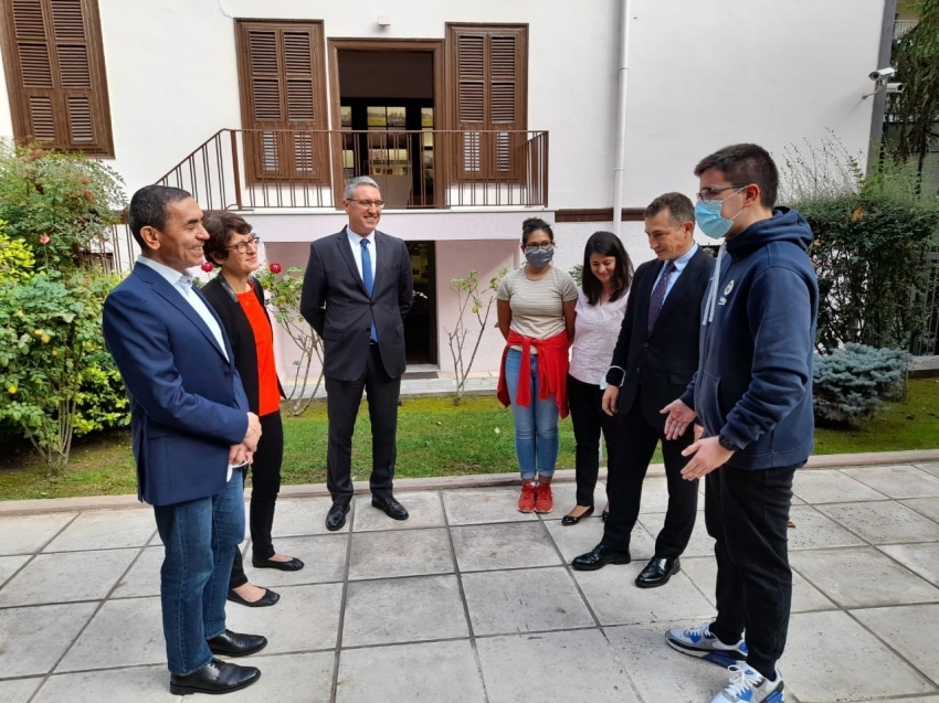 BioNTech’in kurucu ortakları Özlem Türeci ve Uğur Şahin Selanik’te Atatürk Evi’ni ziyaret etti