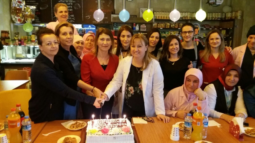 Bursa'da sağlık çalışanları kadınlar gününü kutladı!