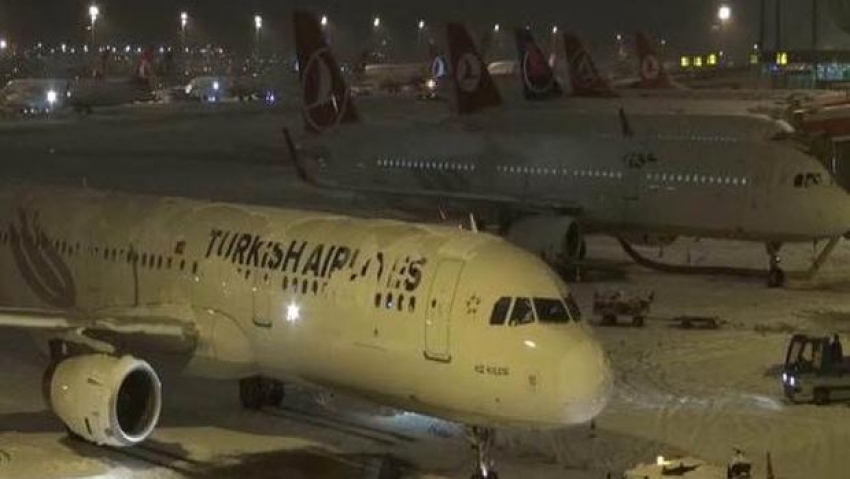 Atatürk Havalimanı 30 dakika uçuş trafiğine kapandı