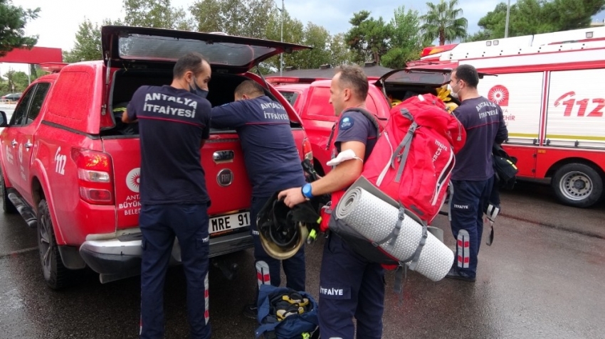 Antalya’dan İzmir’e arama kurtarma ekibi