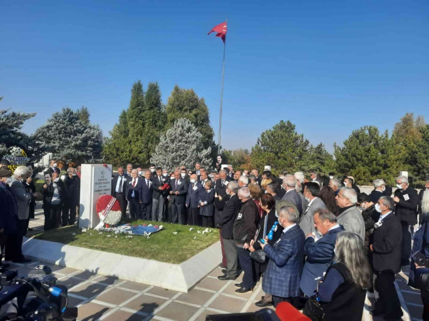 Bülent Ecevit mezarı başında törenle anıldı