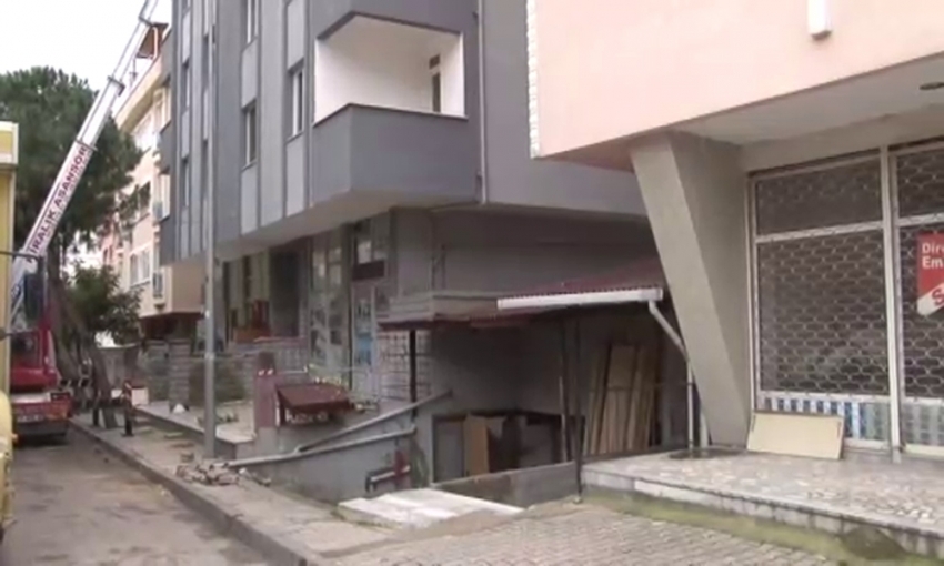 Kartal’daki Nuri Bey apartmanı yıkılmak üzere tahliye ediliyor