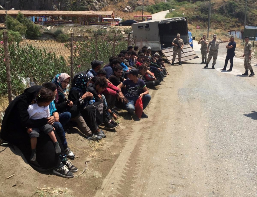 Hatay’da 40 düzensiz göçmen yakalandı