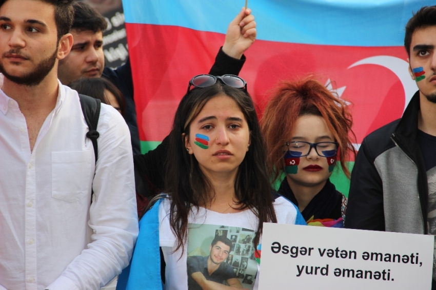 Azerbaycanlı öğrencilerden ’Karabağ’ protestosu