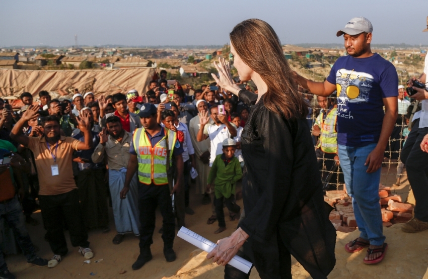 Angelina Jolie, Arakanlı Müslümanları ziyaret etti