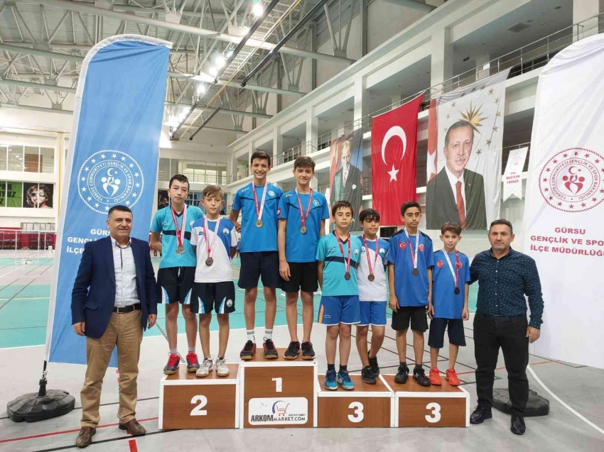 Bursa Büyükşehir Belediyesporlu badmintonculardan 4 madalya