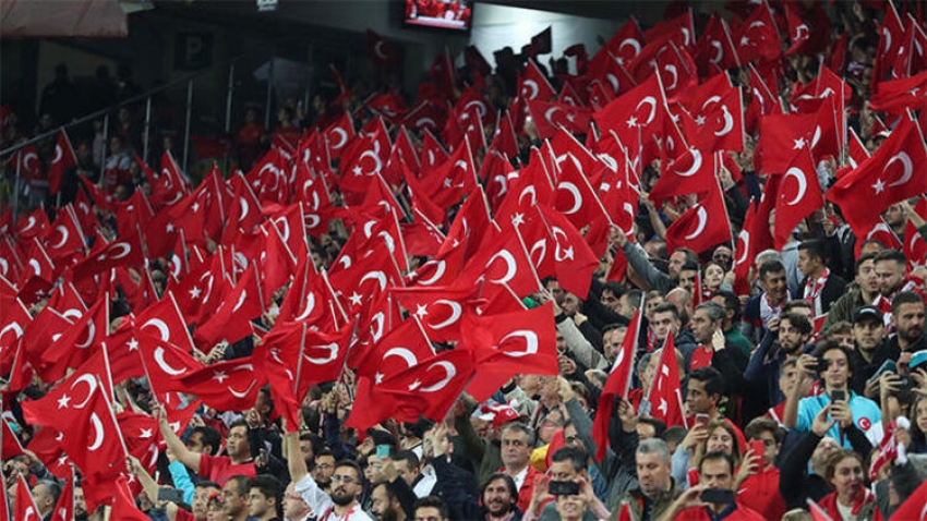 Bu haftaki maçlarda statlarda sadece Türk bayrağı olacak