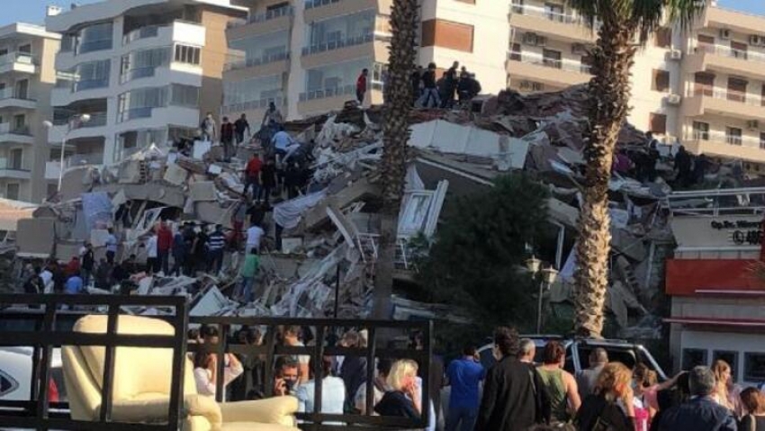 Depremde Kızılay kan merkezi yıkıldı!