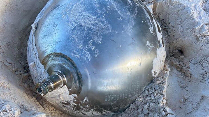 Rusça yazılar olan 'gizemli' bir titanyum küre bulundu