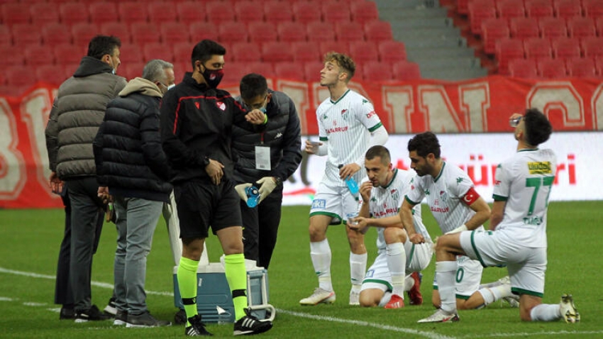 Bursasporlu futbolcular 26. dakikada oruçlarını açtı