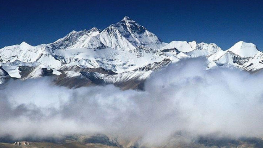 Everest Dağı'nda ilk Kovid-19 vakası görüldü