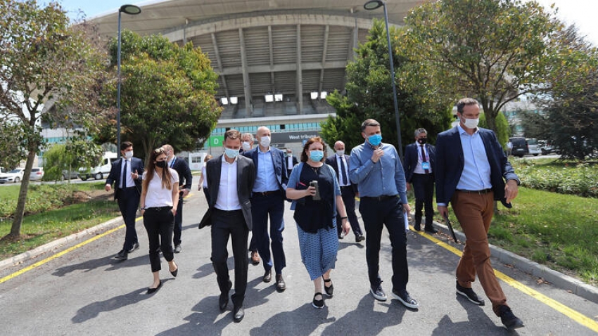 Chelsea ve Manchester City'nin yöneticileri Atatürk Olimpiyat Stadı'nda incelemelerde bulundu