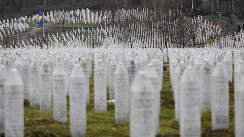 Srebrenitsa soykırımının inkarının yasaklanmasına tepki gösterdi