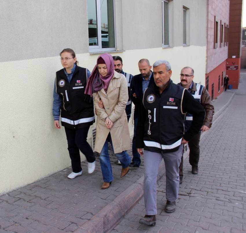 Sosyal medyada FETÖ’yü öven 4 kişiye gözaltı