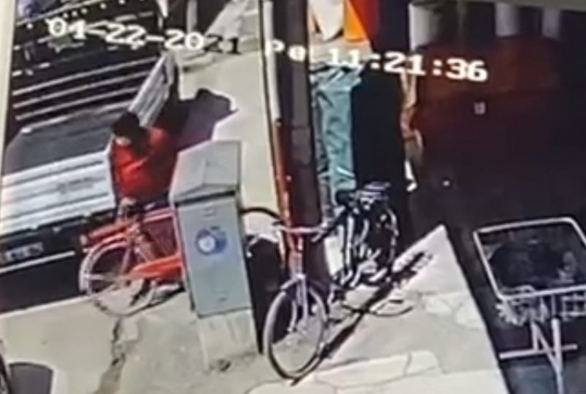 İnegöl’de bisiklet hırsızlığı anbean kamerada
