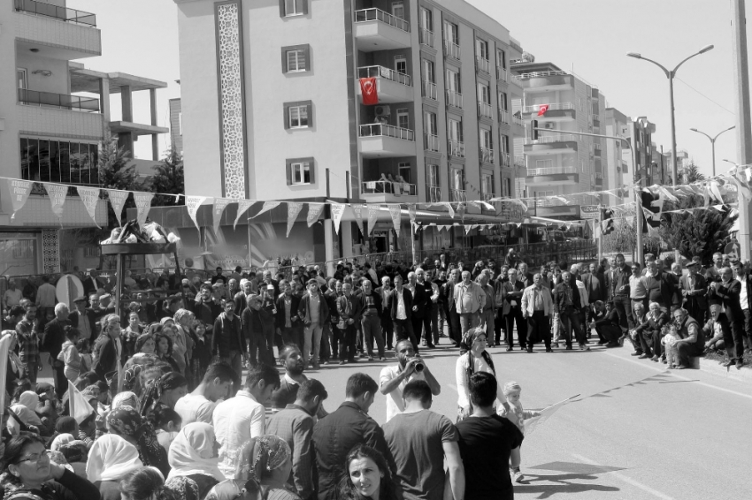 HDP’nin Nevruz kutlama alanlarında Türk bayrakları açıldı