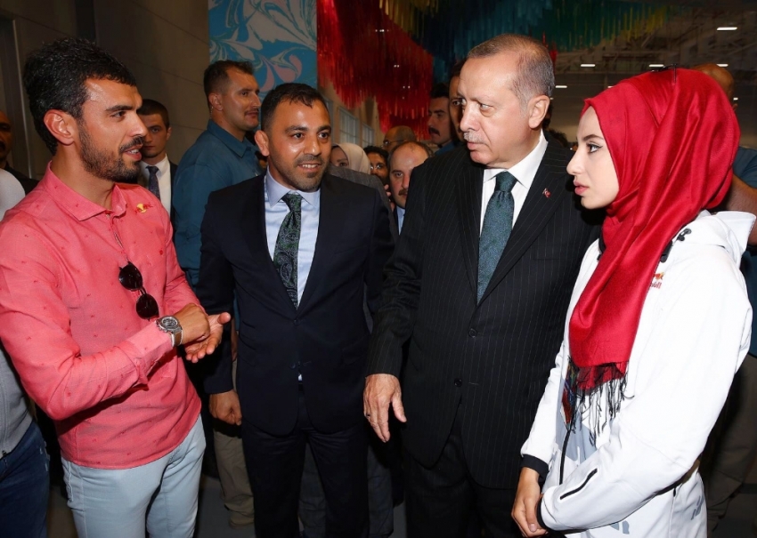 Erdoğan şampiyon sporcularla bir araya geldi