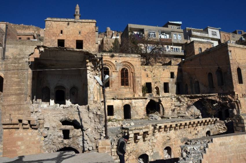 Mardin’de ‘tarih’ yıkılıyor