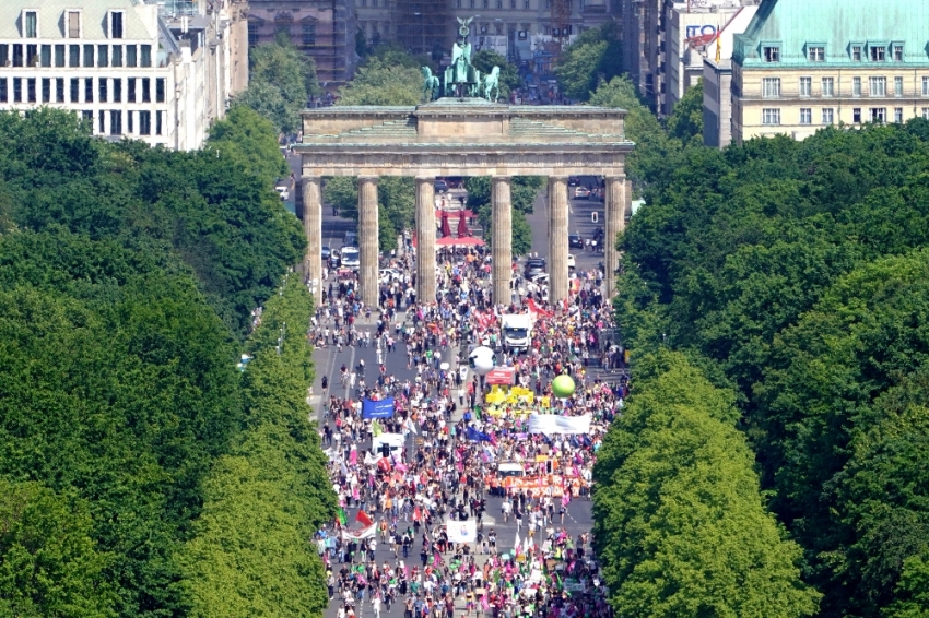 Almanya’da seçim öncesi ırkçılığa karşı protesto