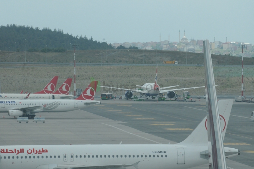 Londra’ya giden uçak İstanbul’a zorunlu iniş yaptı