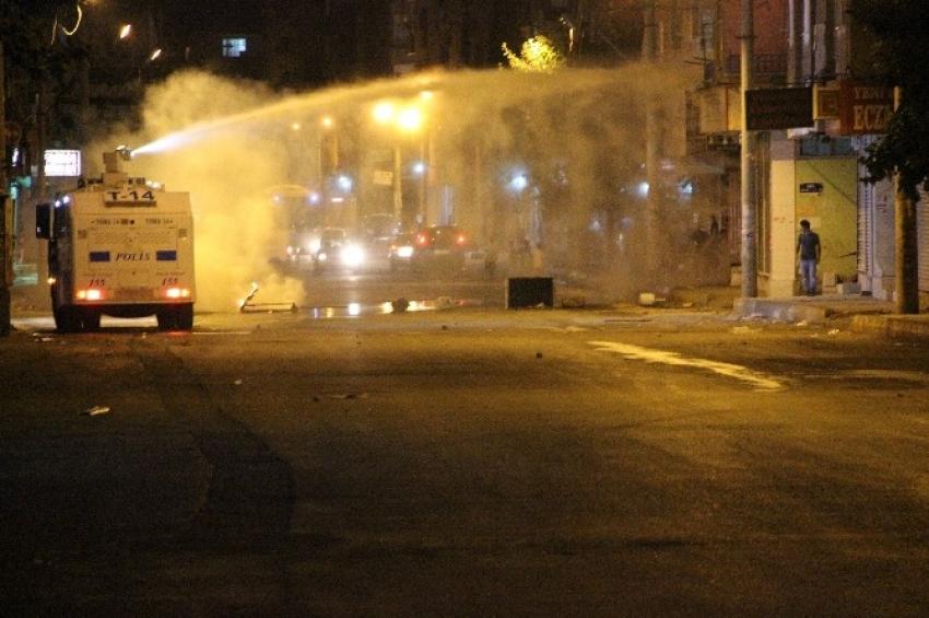 Diyarbakır’da göstericilere polis müdahalede  bulundu