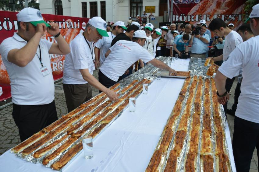 Bursa'da en büyük börek yeme yarışı