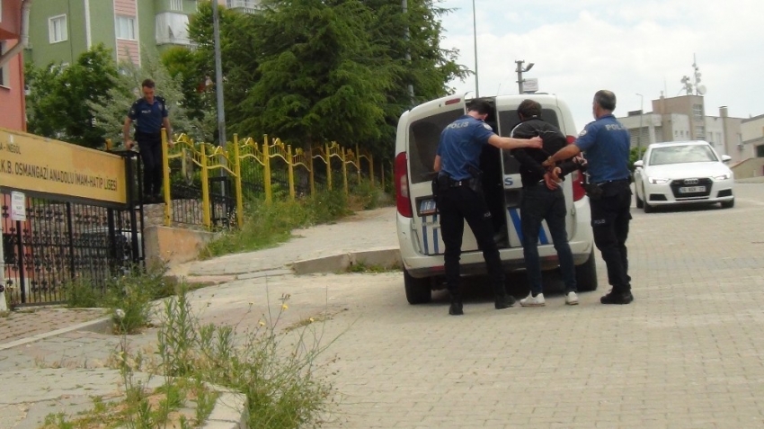 Bursa'da okulla giren iki şüpheli kıskıvrak yakalandı