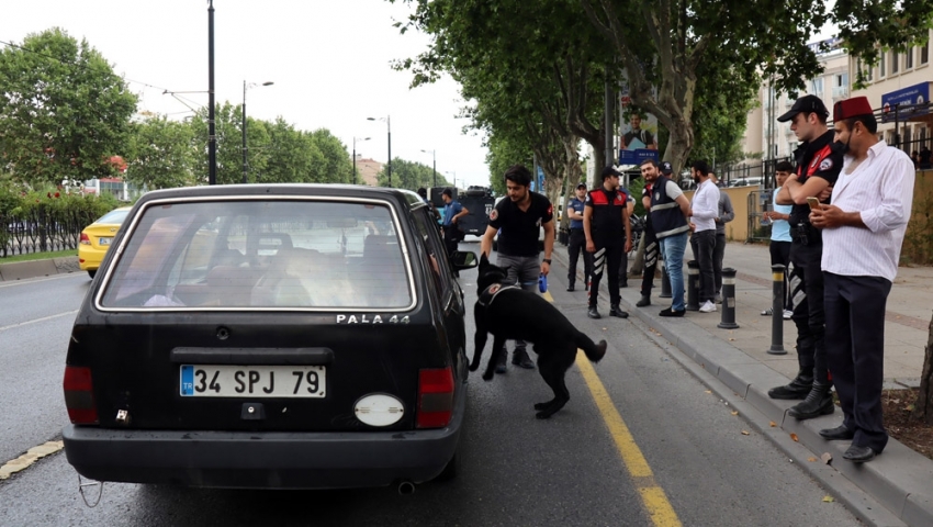 Taksim’de araçlar didik didik arandı