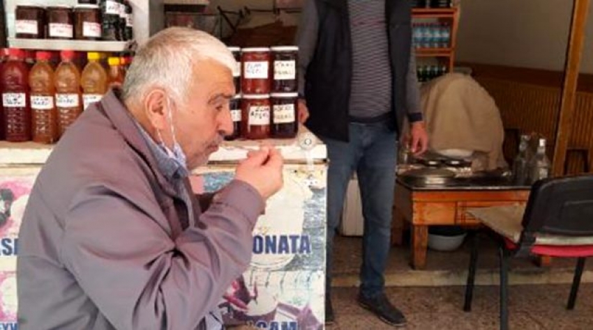 Yaşlı adam hayatının en pahalı karsanbacını yedi